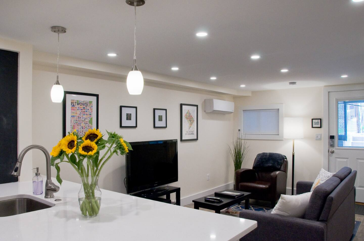 Modern, clean and convenient in Petworth - Photo 2