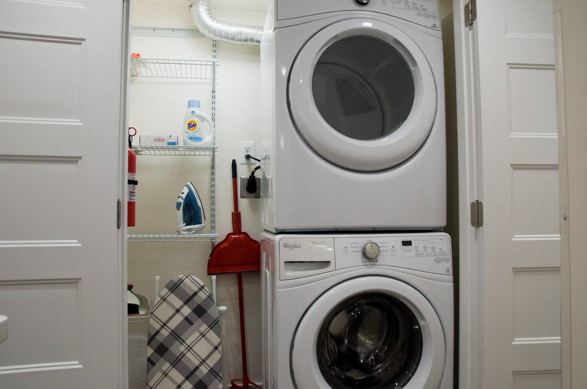 Modern, clean and convenient in Petworth - Photo 9