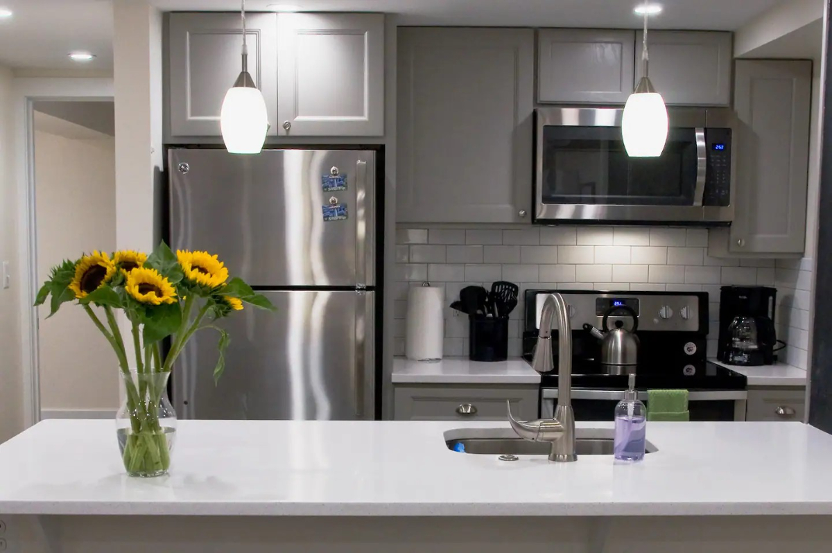 Modern, clean and convenient in Petworth - Photo 10