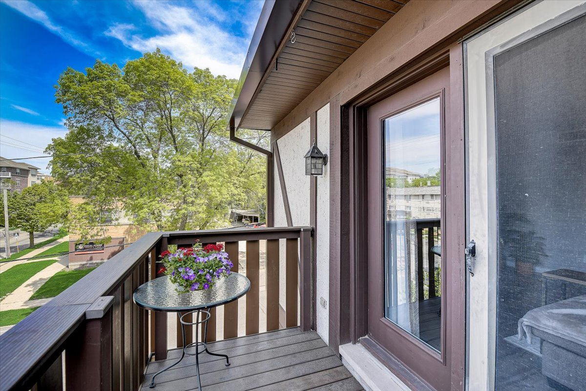 Classy Madison Townhouse Condo in Regents Neighborhood, Two Private Garage Spaces - Avail Jan-March, - Photo 11