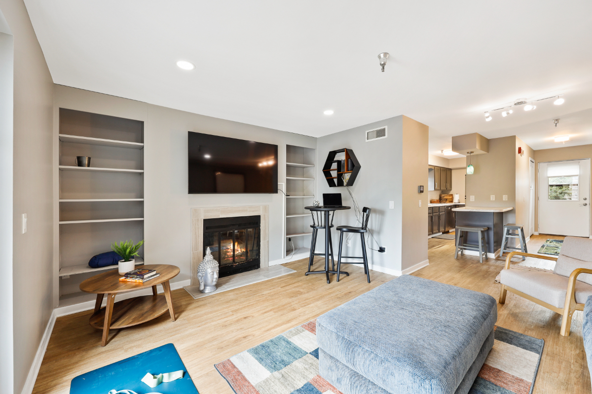 Classy Madison Townhouse Condo in Regents Neighborhood, Two Private Garage Spaces - Avail Jan-March, - Photo 2