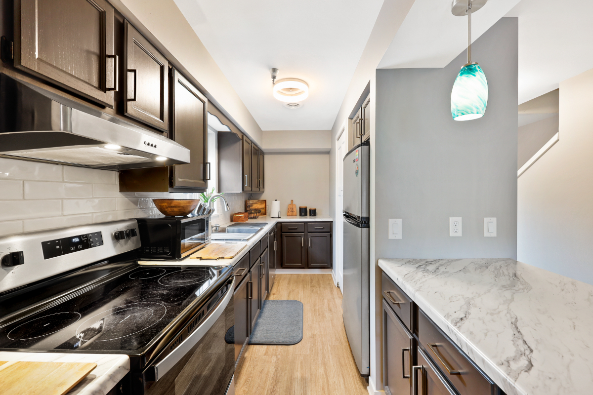 Classy Madison Townhouse Condo in Regents Neighborhood, Two Private Garage Spaces - Avail Jan-March, - Photo 4
