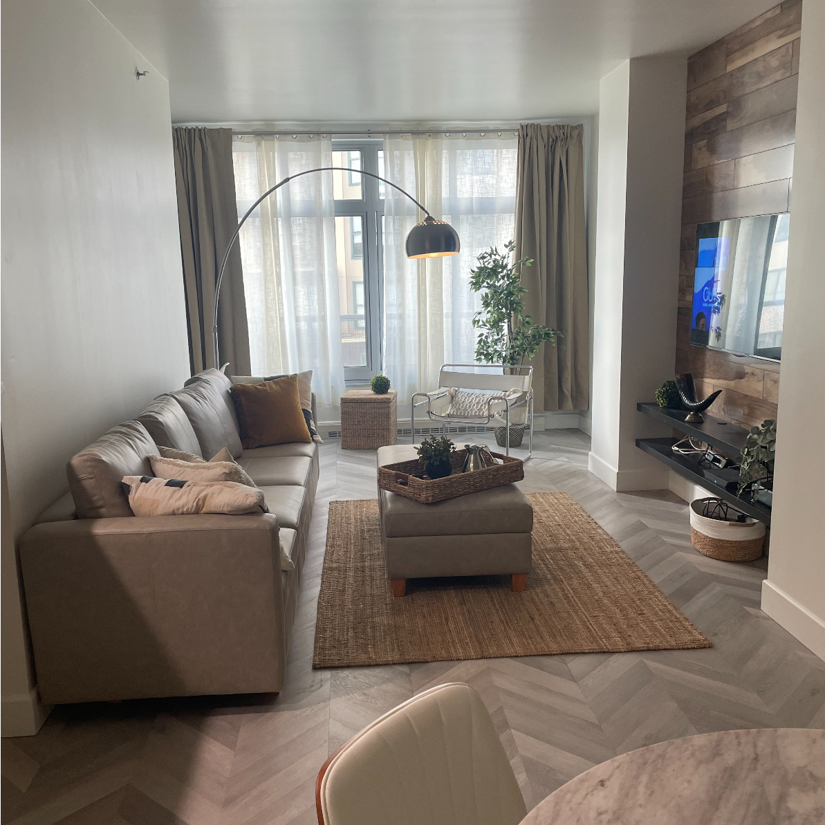 2 Bed - 2 Bath 1211 sqft apt, newly renovated. Fillmore District. Doorman, parking inside, common outdoor area 3rd floor, - Photo 1