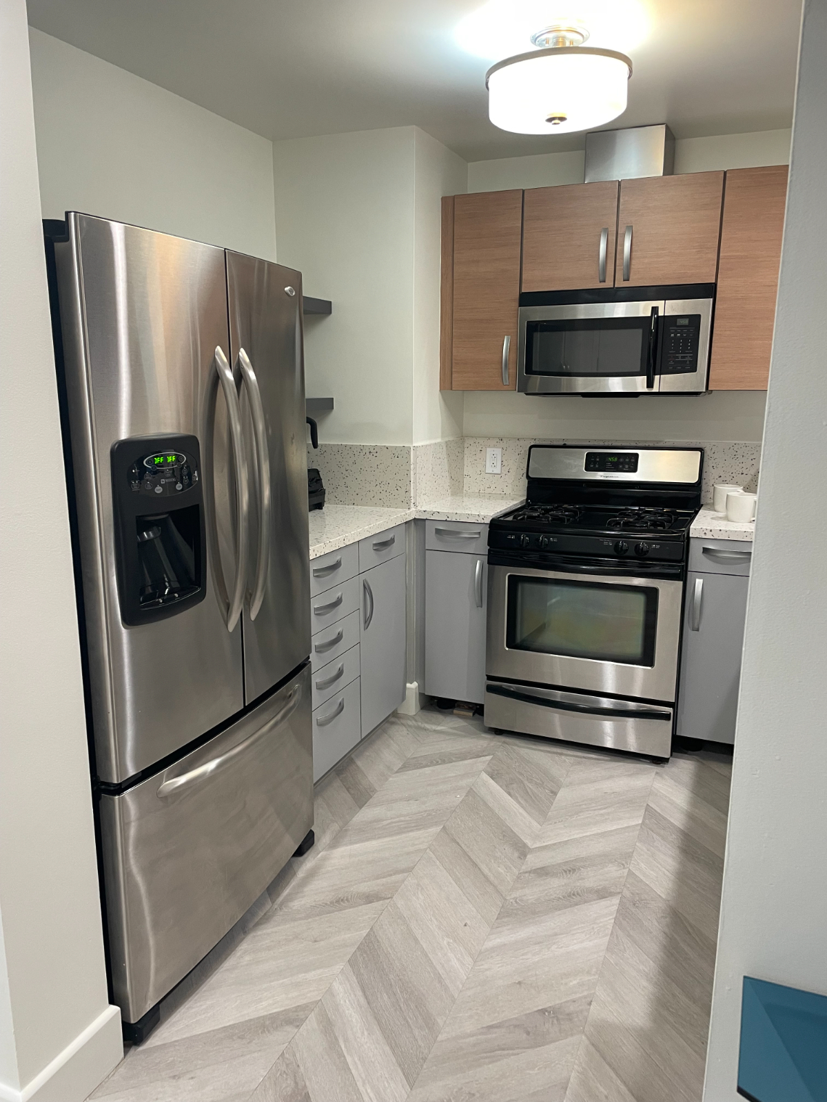 2 Bed - 2 Bath 1211 sqft apt, newly renovated. Fillmore District. Doorman, parking inside, common outdoor area 3rd floor, - Photo 4