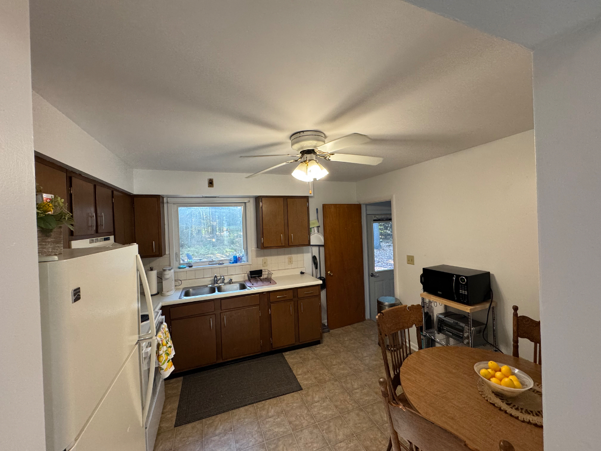 Convenient 2 bed /1 bath located between local hospitals - Photo 3