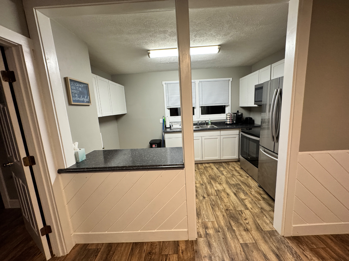 New One Bedroom Apartment In Town - Photo 8