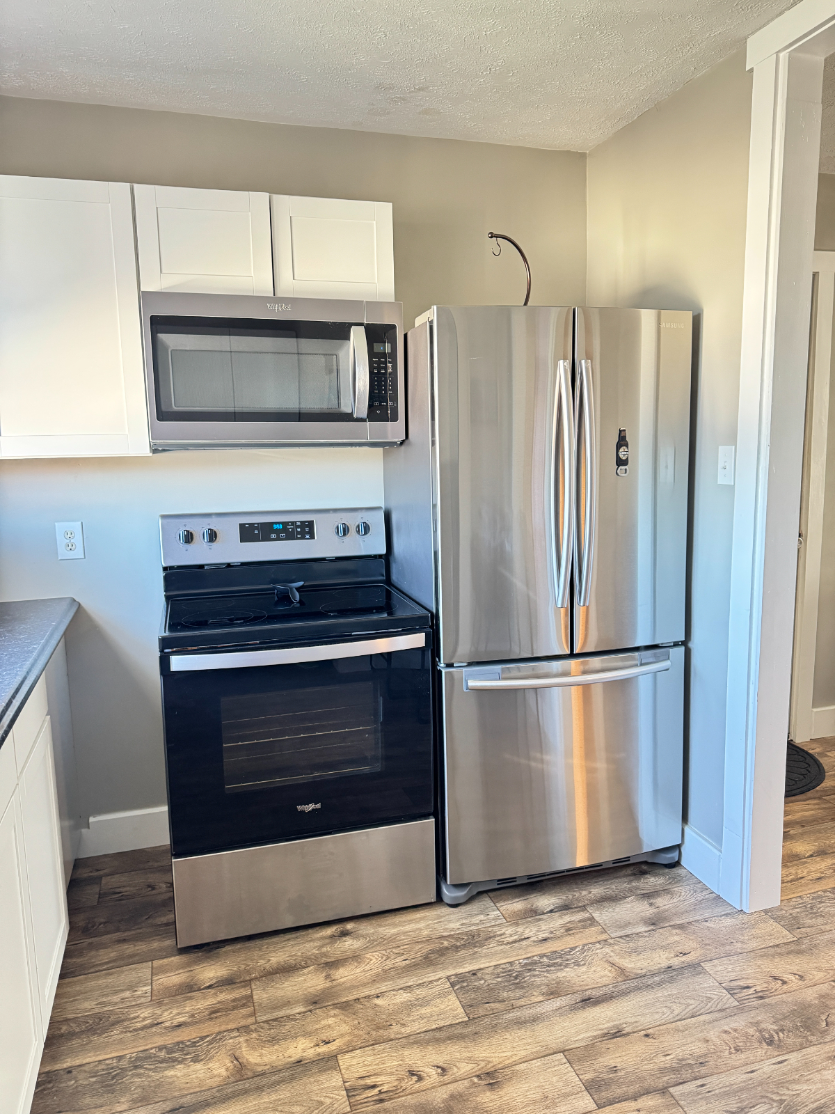 New One Bedroom Apartment In Town - Photo 11