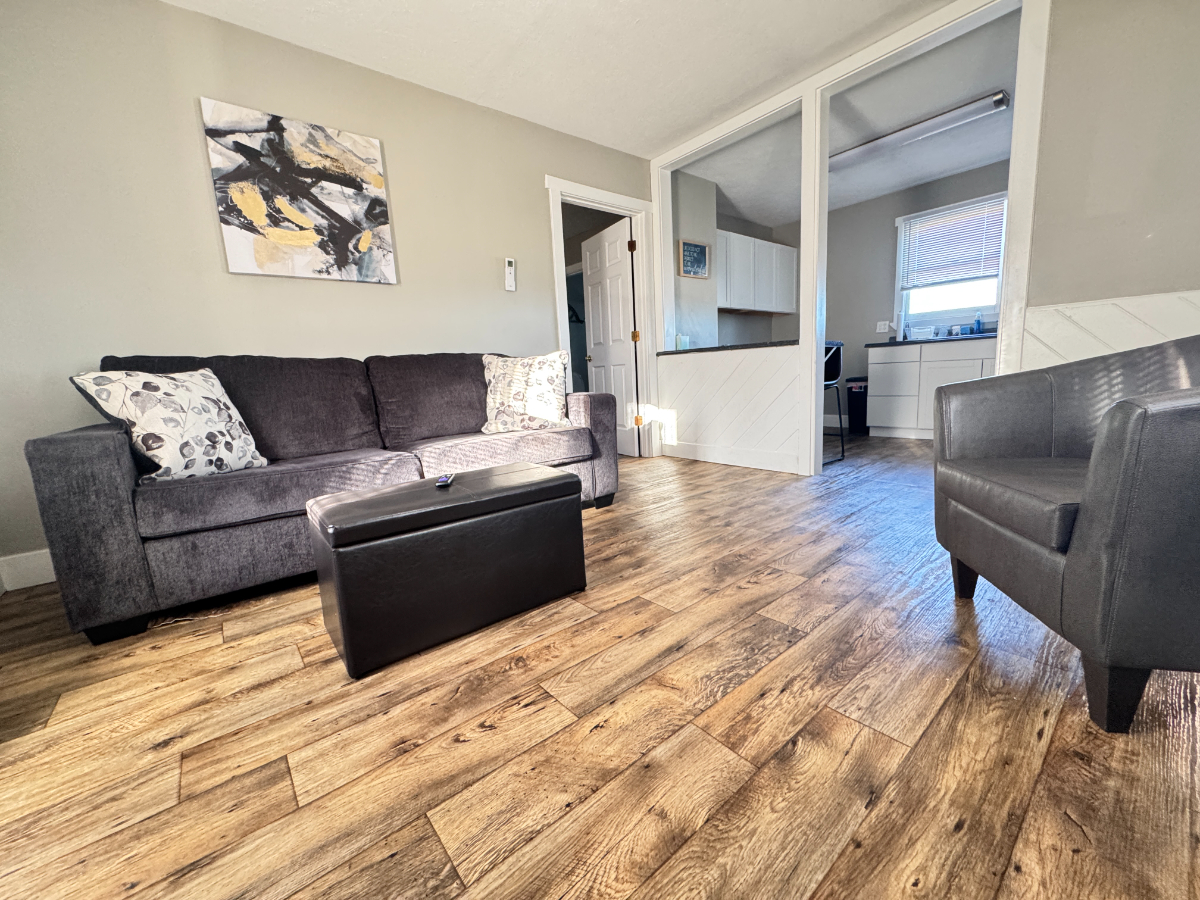 New One Bedroom Apartment In Town - Photo 6