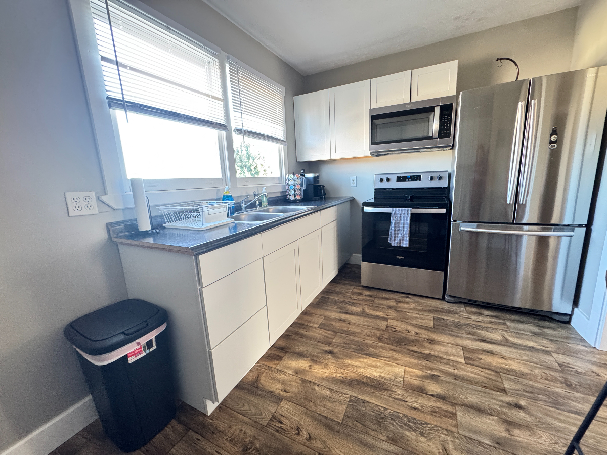 New One Bedroom Apartment In Town - Photo 10