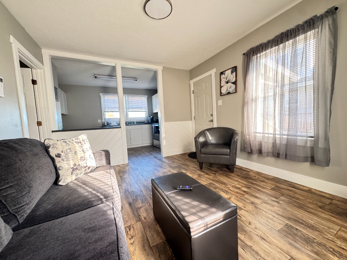 New One Bedroom Apartment In Town - Photo 4