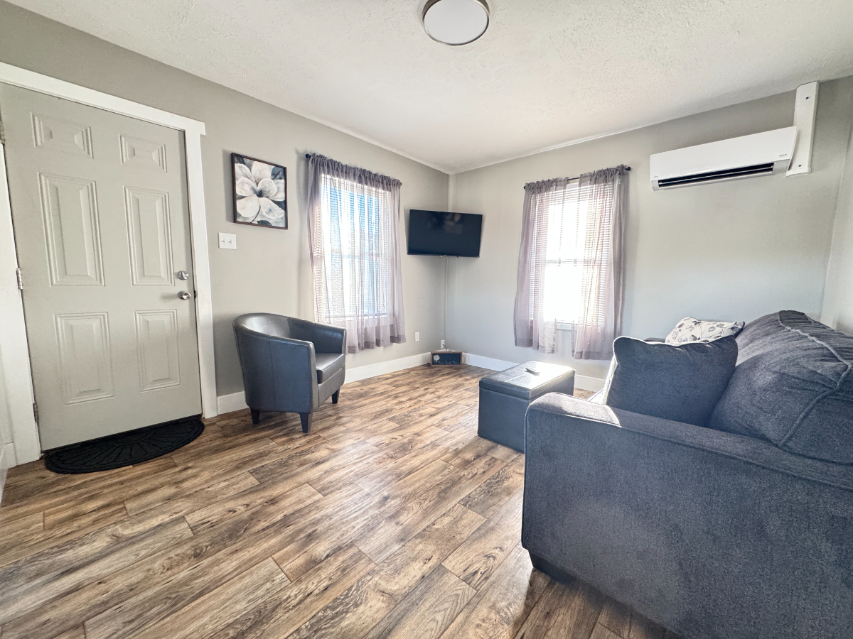 New One Bedroom Apartment In Town - Photo 5
