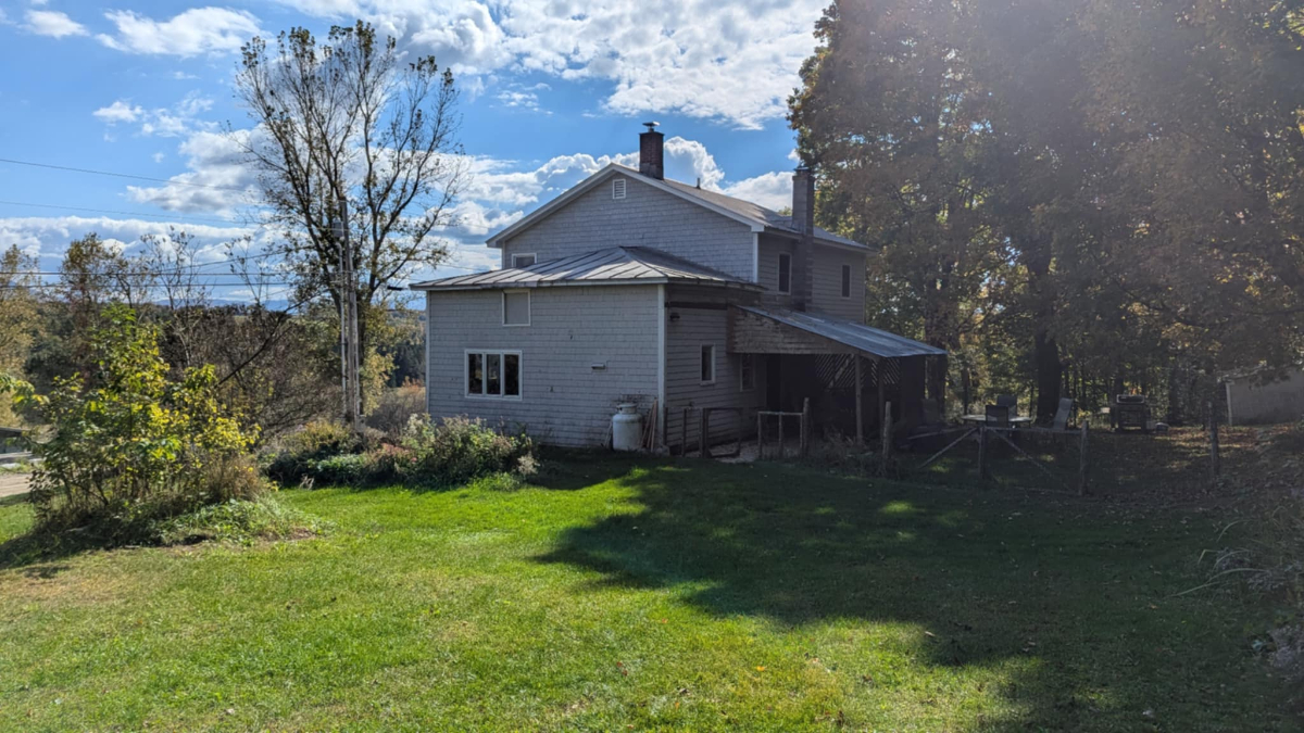 Beautiful Room in Hyde Park Vt - Photo 10