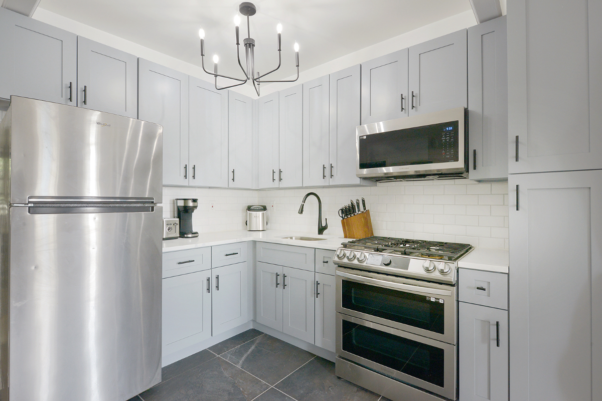 Clean, Quiet Convenience in Bedstuy Brooklyn - Photo 2
