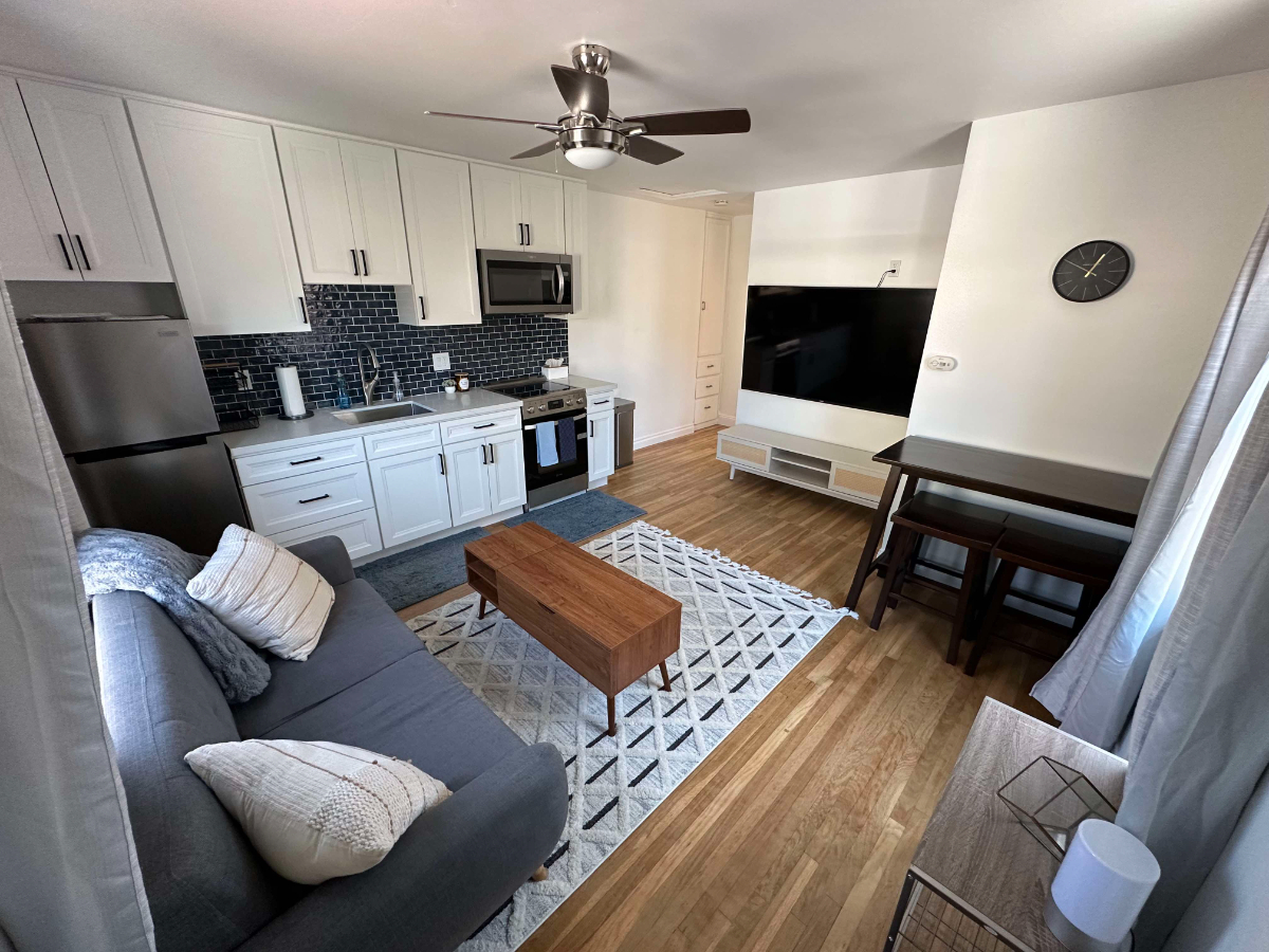 Fully Furnished 1 Bedroom Perfect for Traveling Nurse - Photo 3