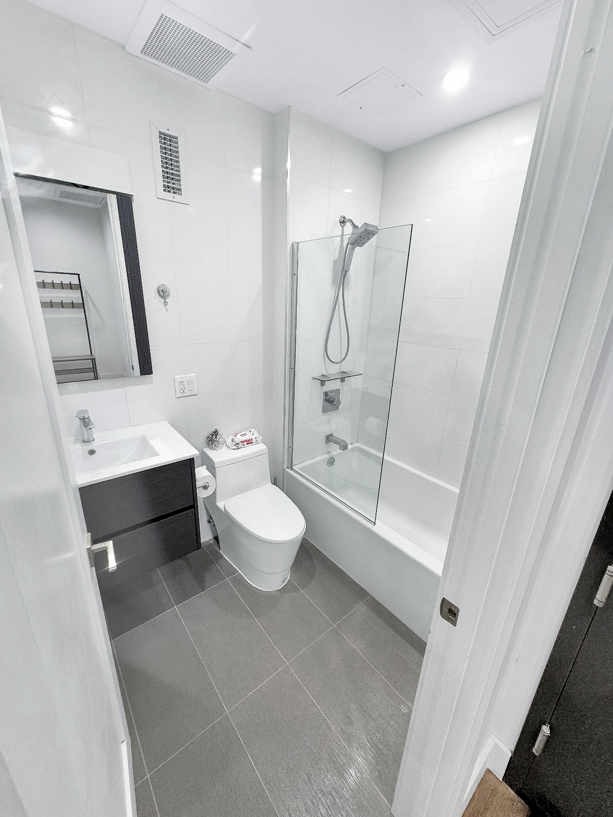 Cozy, Clean, Condo in Brooklyn 1 Bed 1 Bath - Photo 3