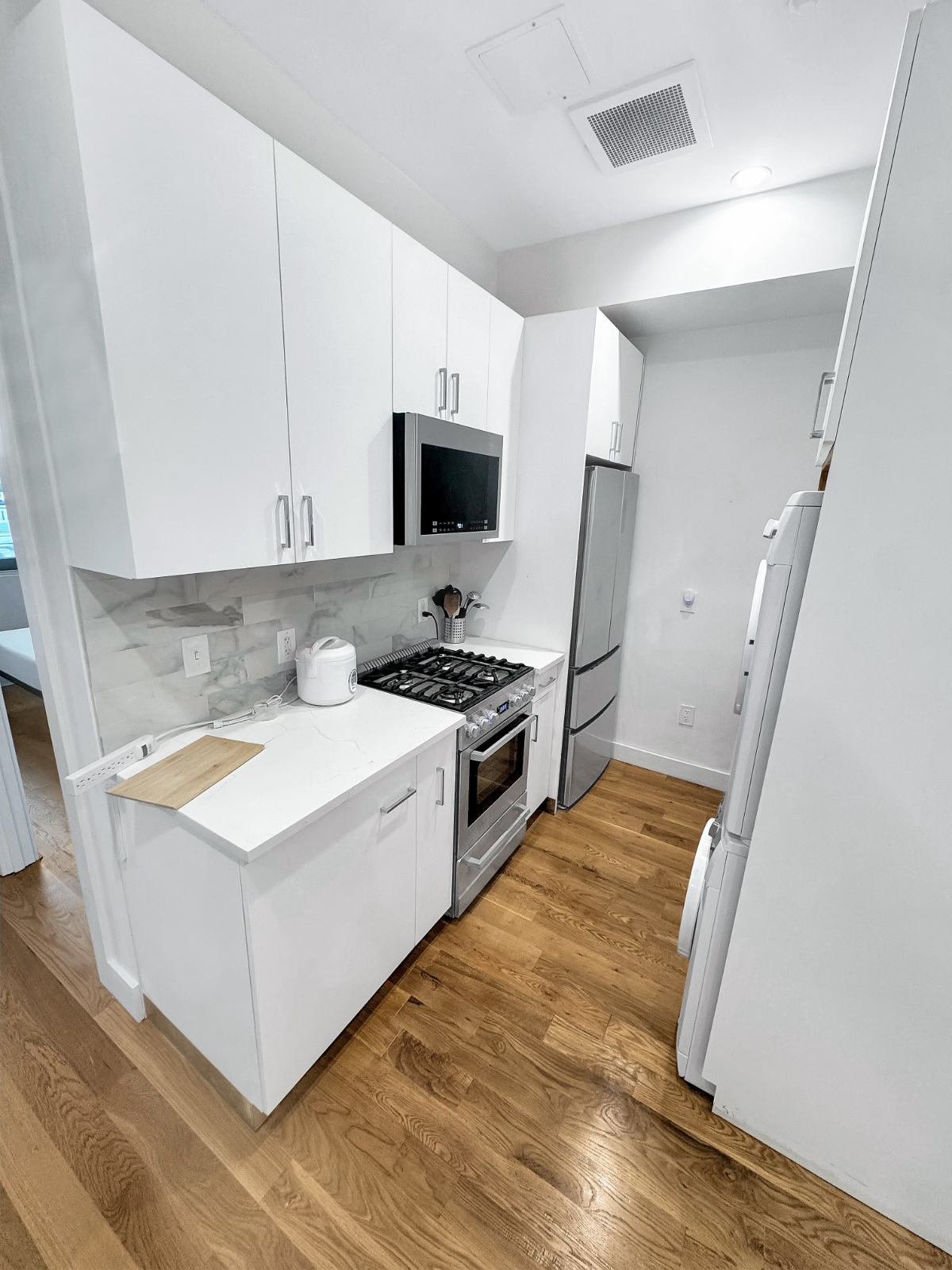 Cozy, Clean, Condo in Brooklyn 1 Bed 1 Bath - Photo 4