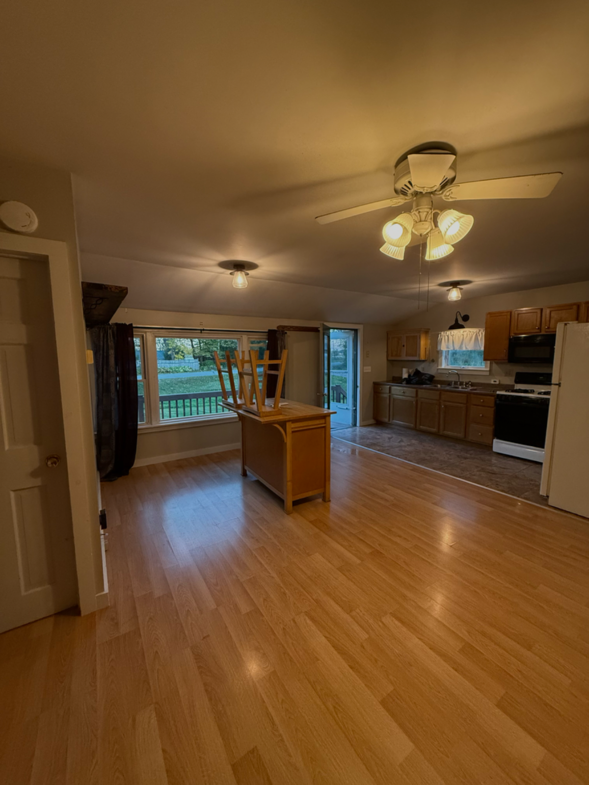 2 Bedroom Lake View Home - Photo 2