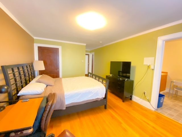 University Regency U304