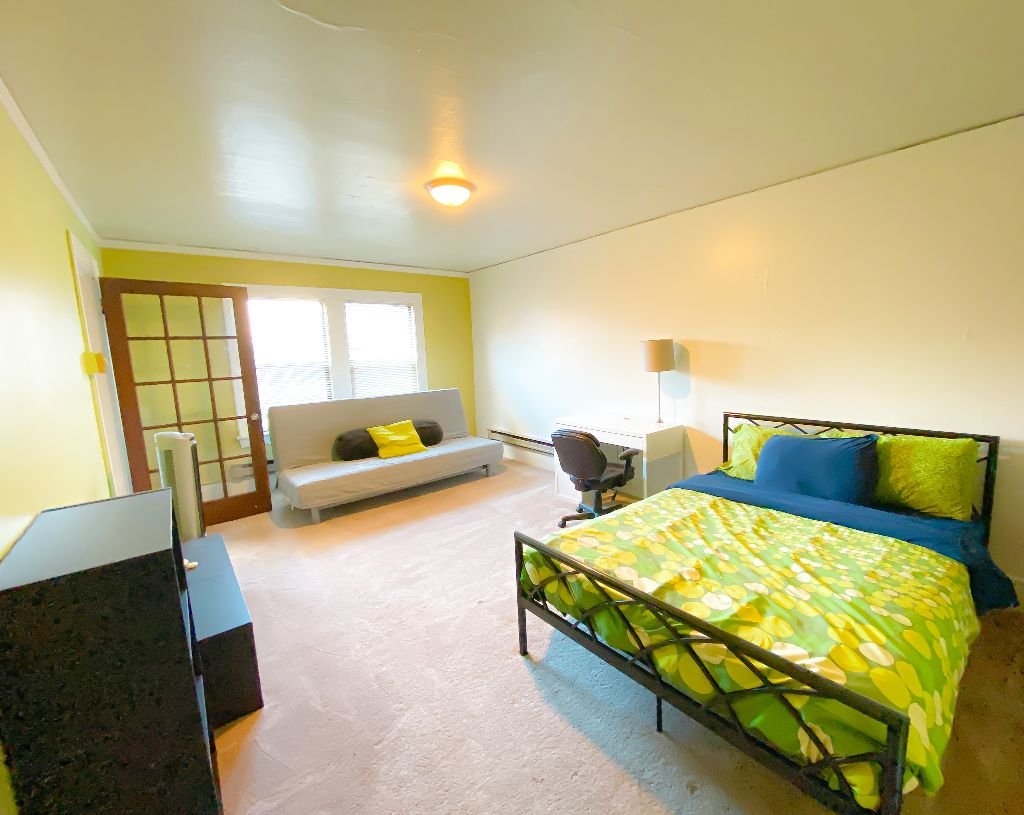 University Regency U308