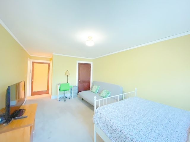 University Regency U307