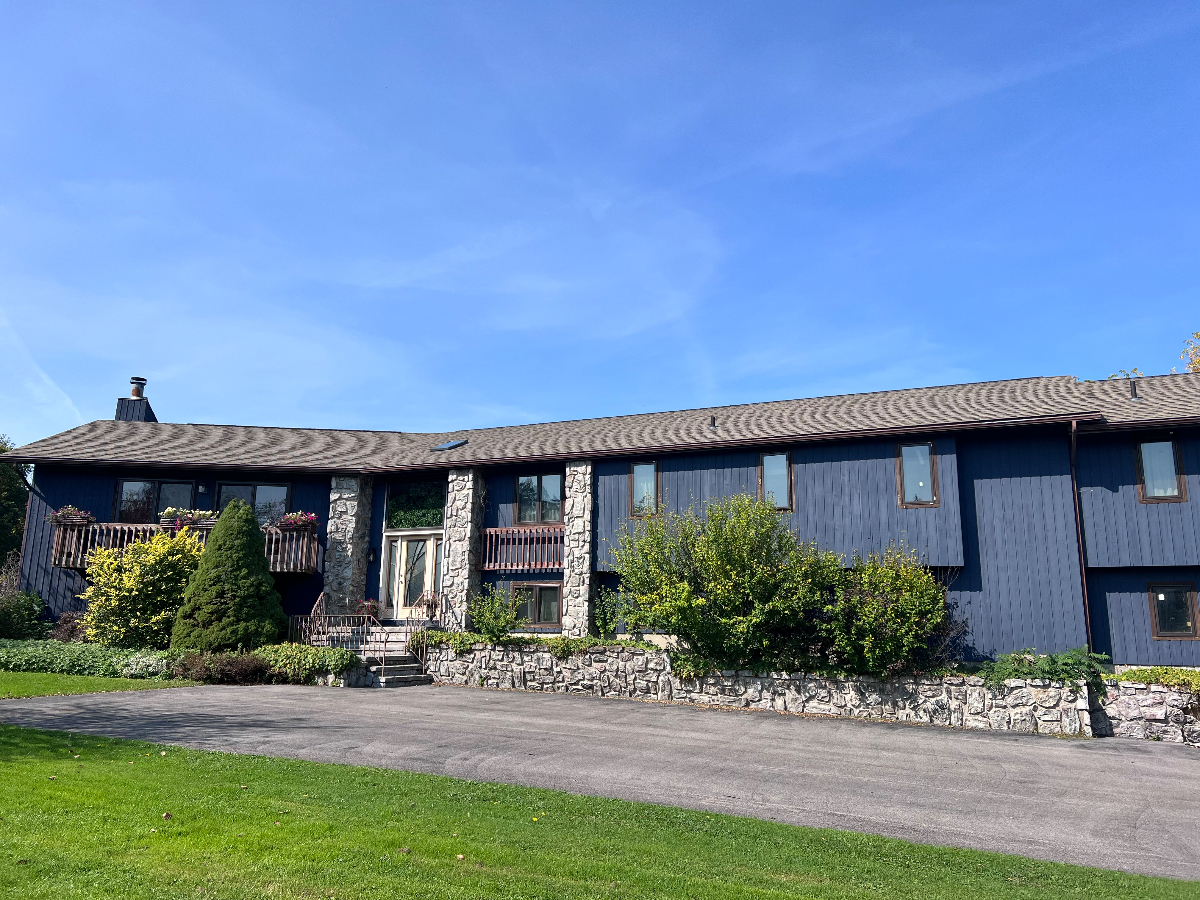 Luxury Lakeshore Home with amenities - Photo 1