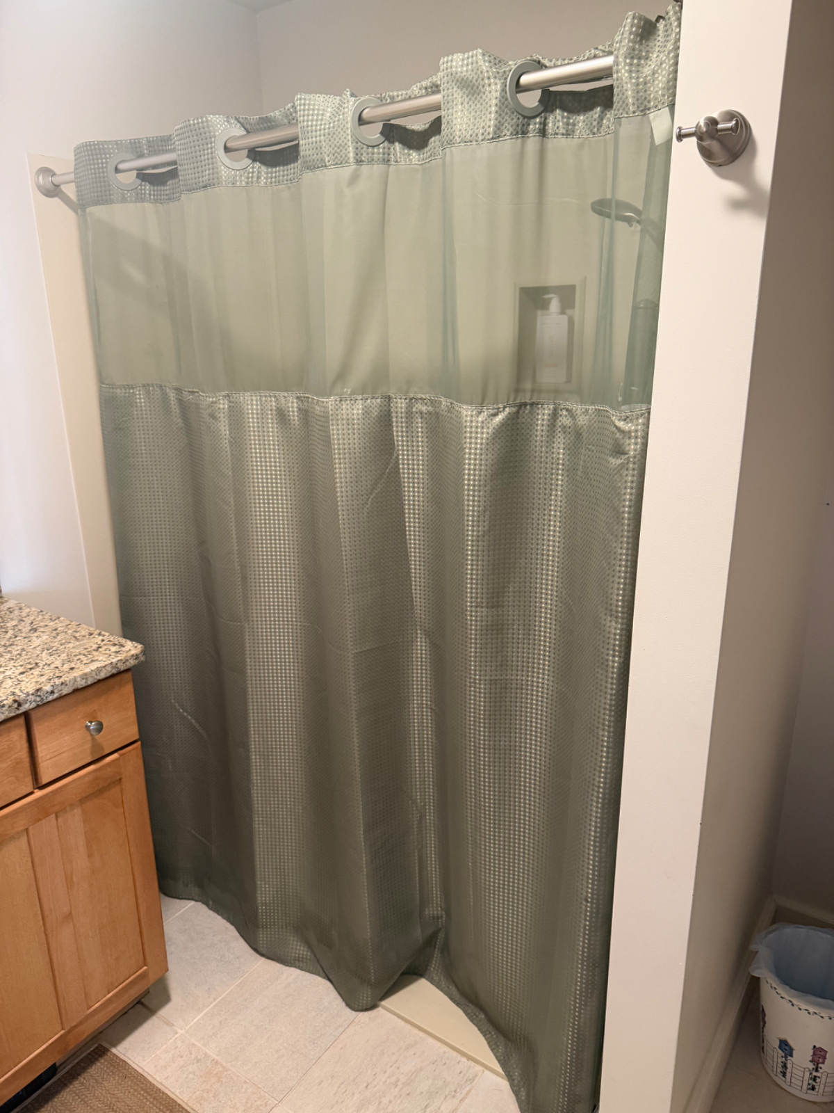 Private Room/bathroom in well maintained home - Photo 6