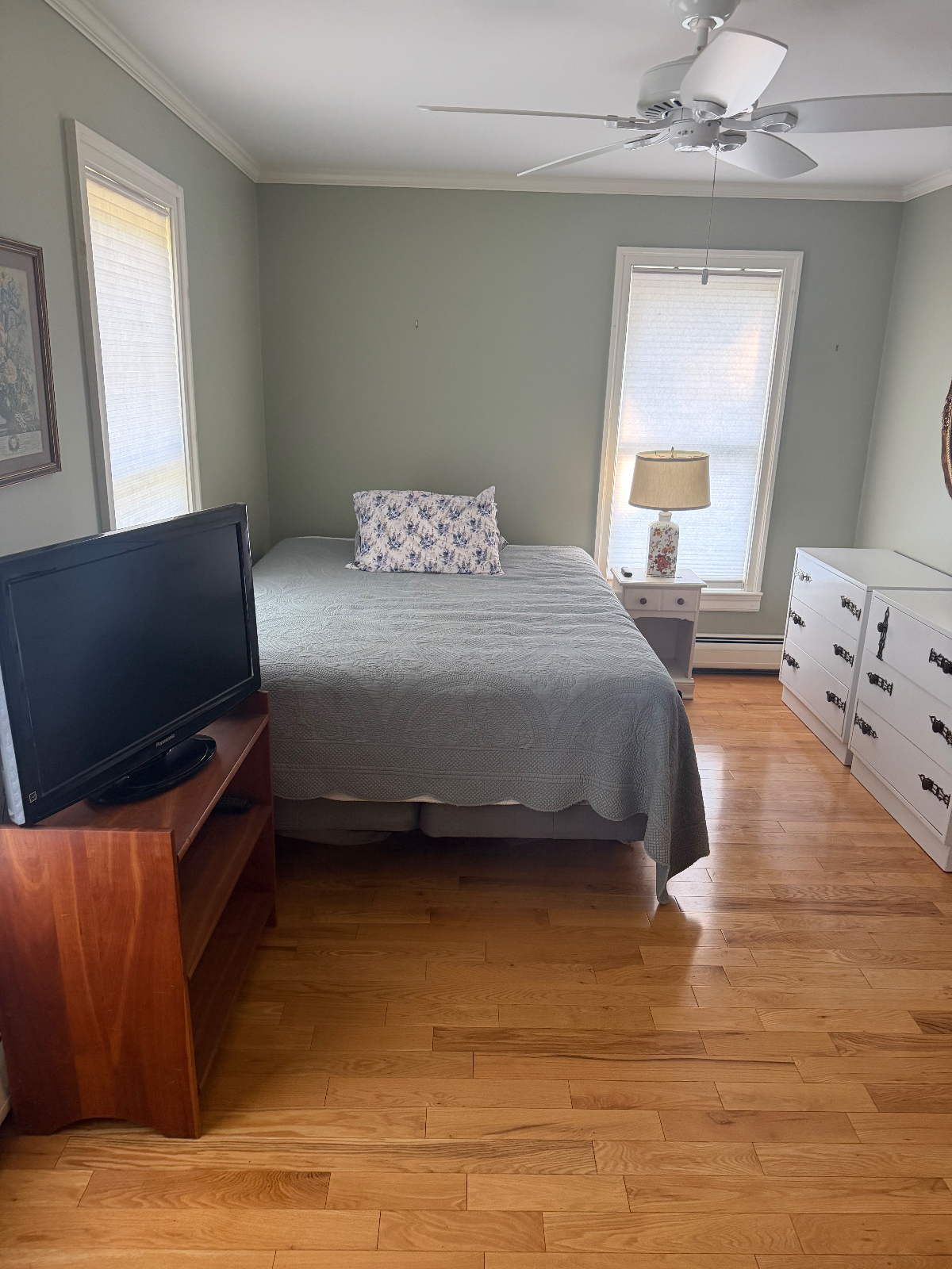 Private Room/bathroom in well maintained home - Photo 10