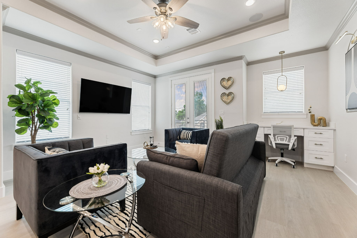 Luxury Stay w/ Rooftop Terrace - Med Ctr/Downtown - Photo 6