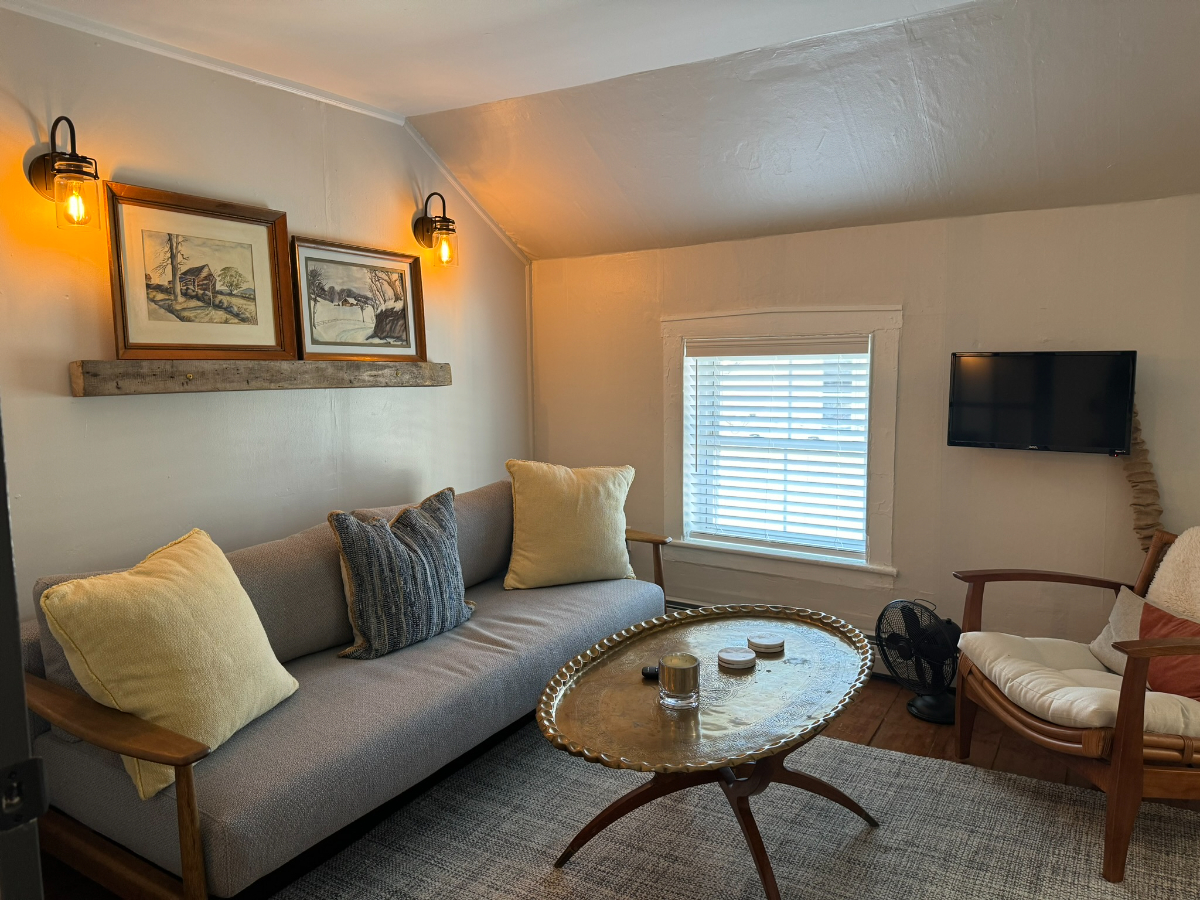 Cozy Apartment near Arts District/Lake/Church Street Marketplace - Photo 6