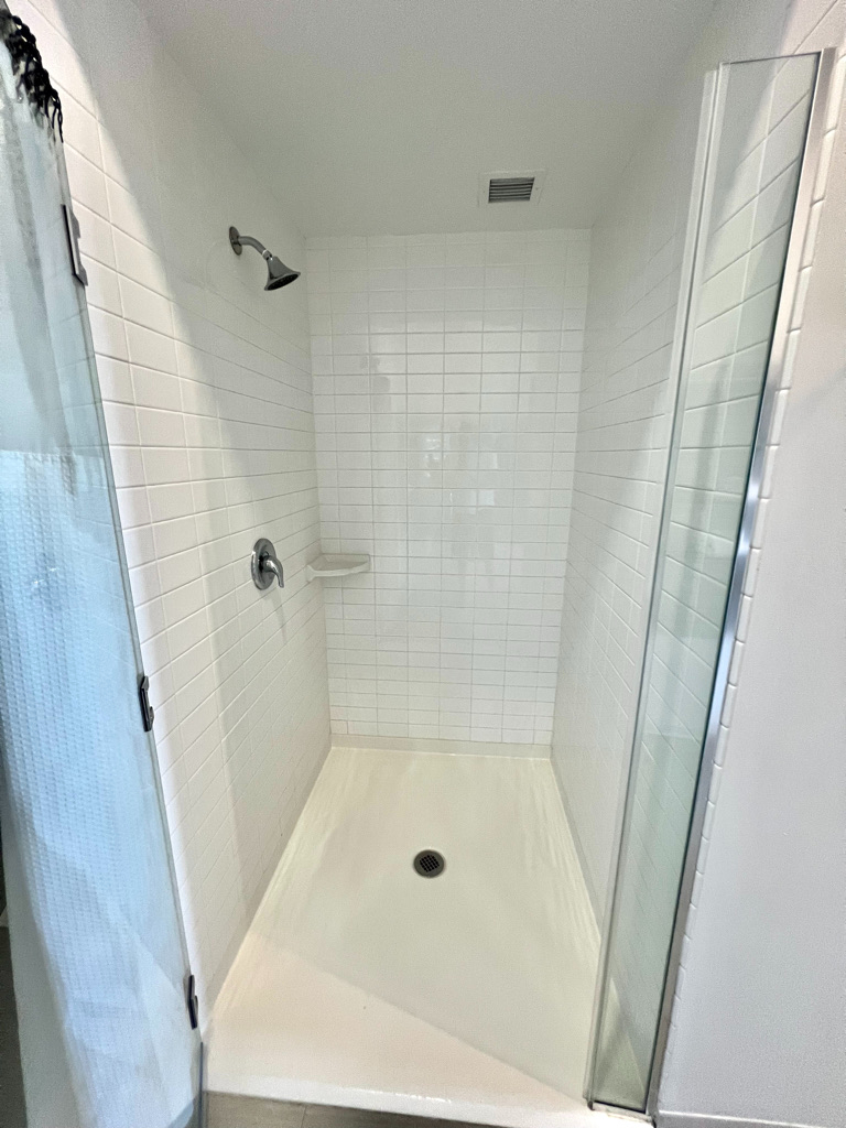Turnkey High-Rise Bedroom | Private En-Suite Bath | 1 Block to Bart/Shuttles | All-Inclusive $3,050/mo - Photo 5