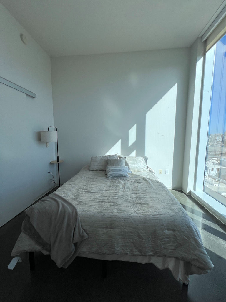 Turnkey High-Rise Bedroom | Private En-Suite Bath | 1 Block to Bart/Shuttles | All-Inclusive $3,050/mo - Photo 3