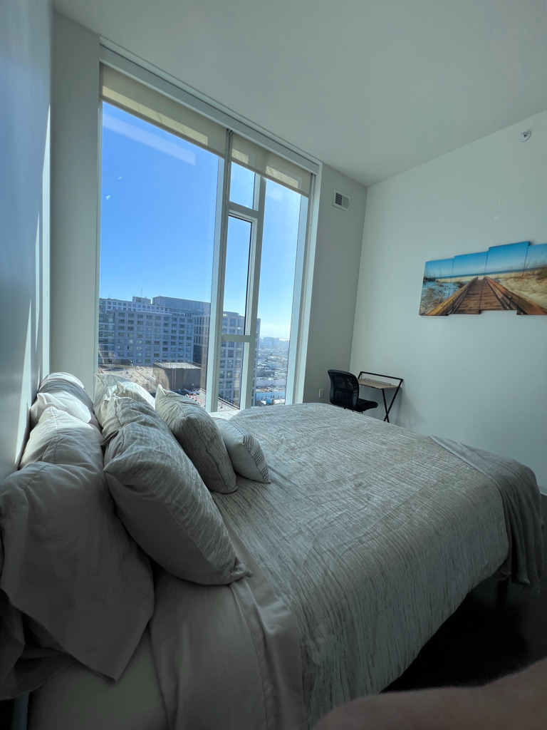 Turnkey High-Rise Bedroom | Private En-Suite Bath | 1 Block to Bart/Shuttles | All-Inclusive $3,050/mo - Photo 1