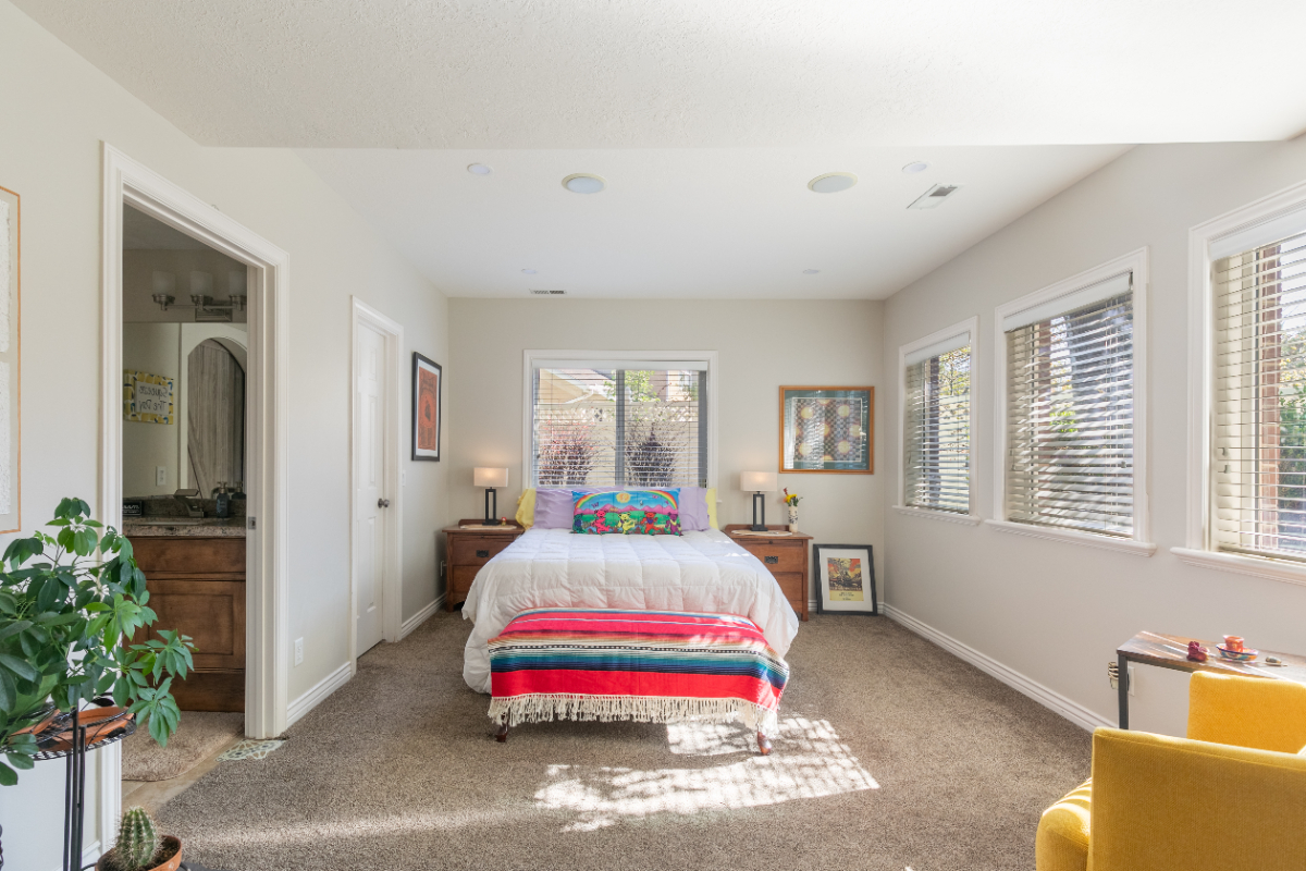 Spacious Room in a Welcoming South Jordan Haven
