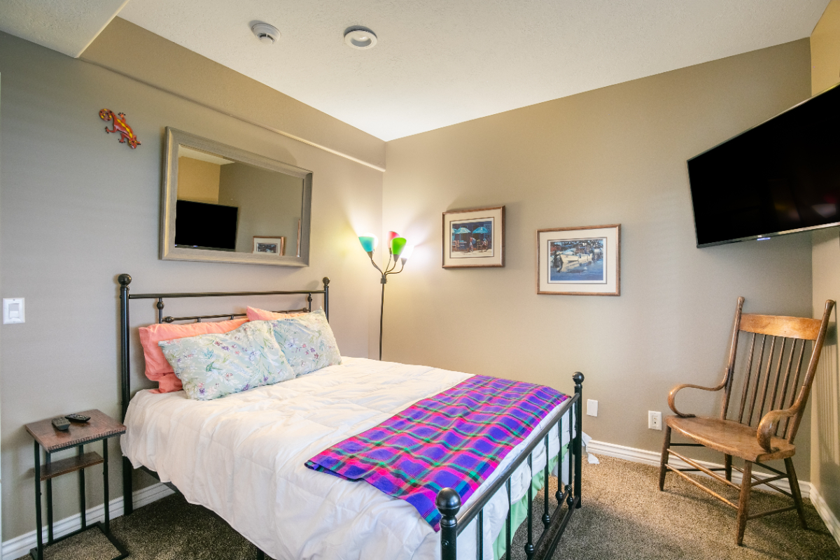 Inviting Room in a Welcoming South Jordan Haven