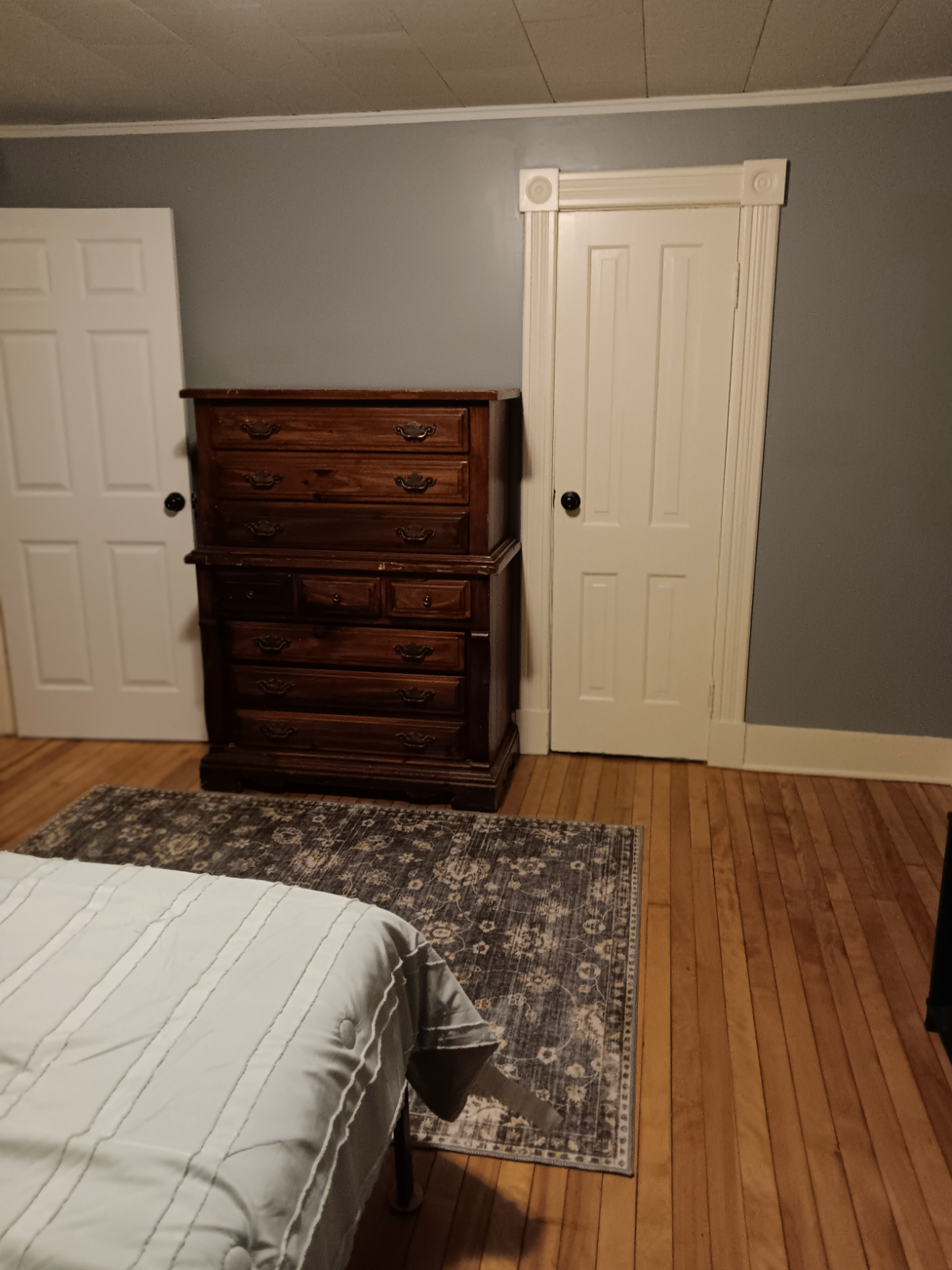 Renovated two bedroom, & Cozy Front Porch - Photo 12