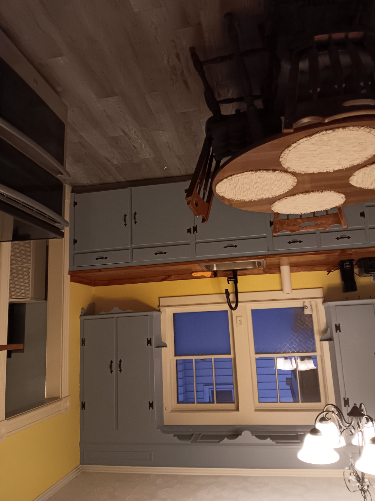 Renovated two bedroom, & Cozy Front Porch - Photo 3