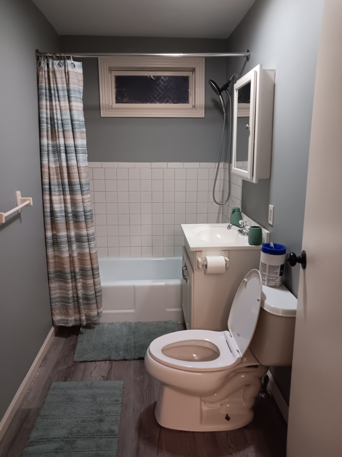 Renovated two bedroom, & Cozy Front Porch - Photo 6