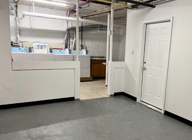 Fully Furnished Studio Apartment with On-site Laundry - Photo 8
