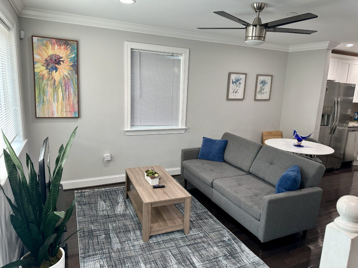 Cozy 3 Bed/2.5 Bathroom Home in SE Washington DC - Photo 2