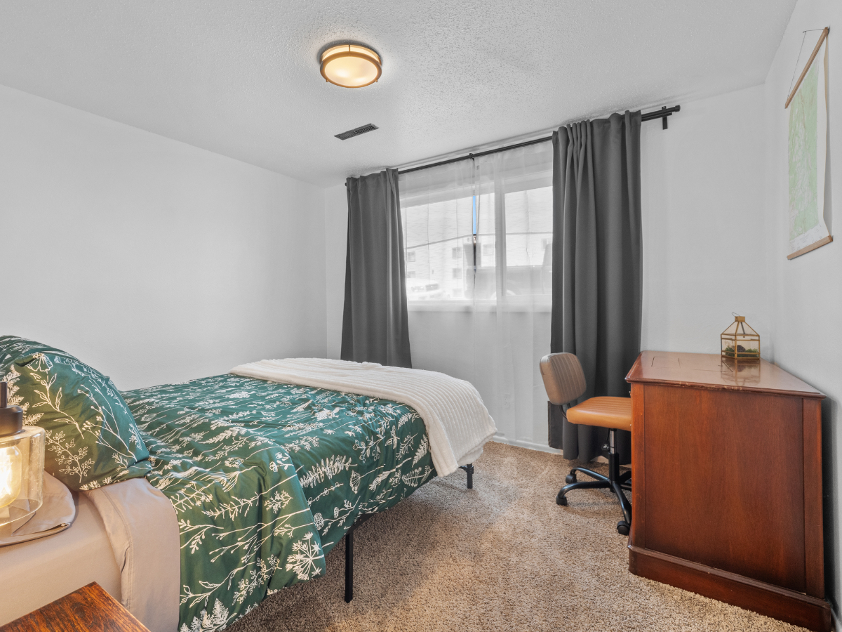 Adorable Midcentury Apartment - Pet friendly - Photo 7
