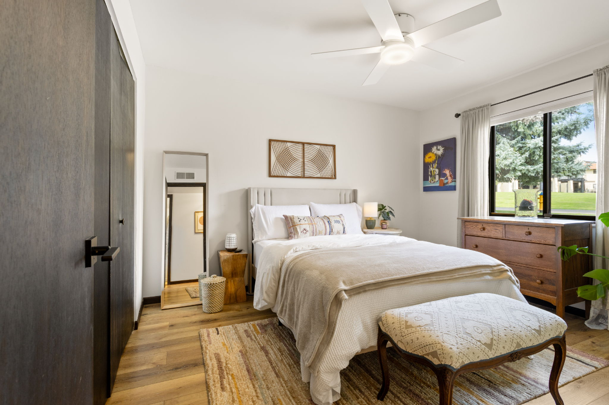 Centrally Located with Views - Private Room/Bath - Photo 4