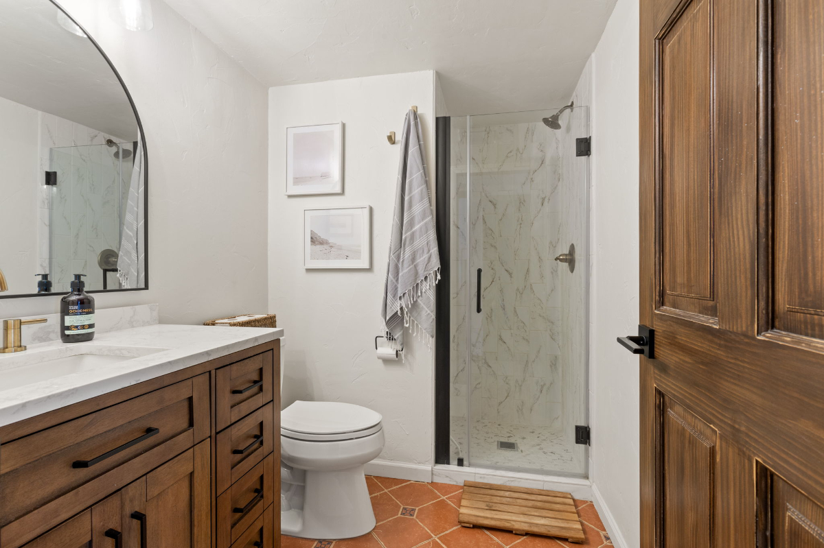 Centrally Located with Views - Private Room/Bath - Photo 5