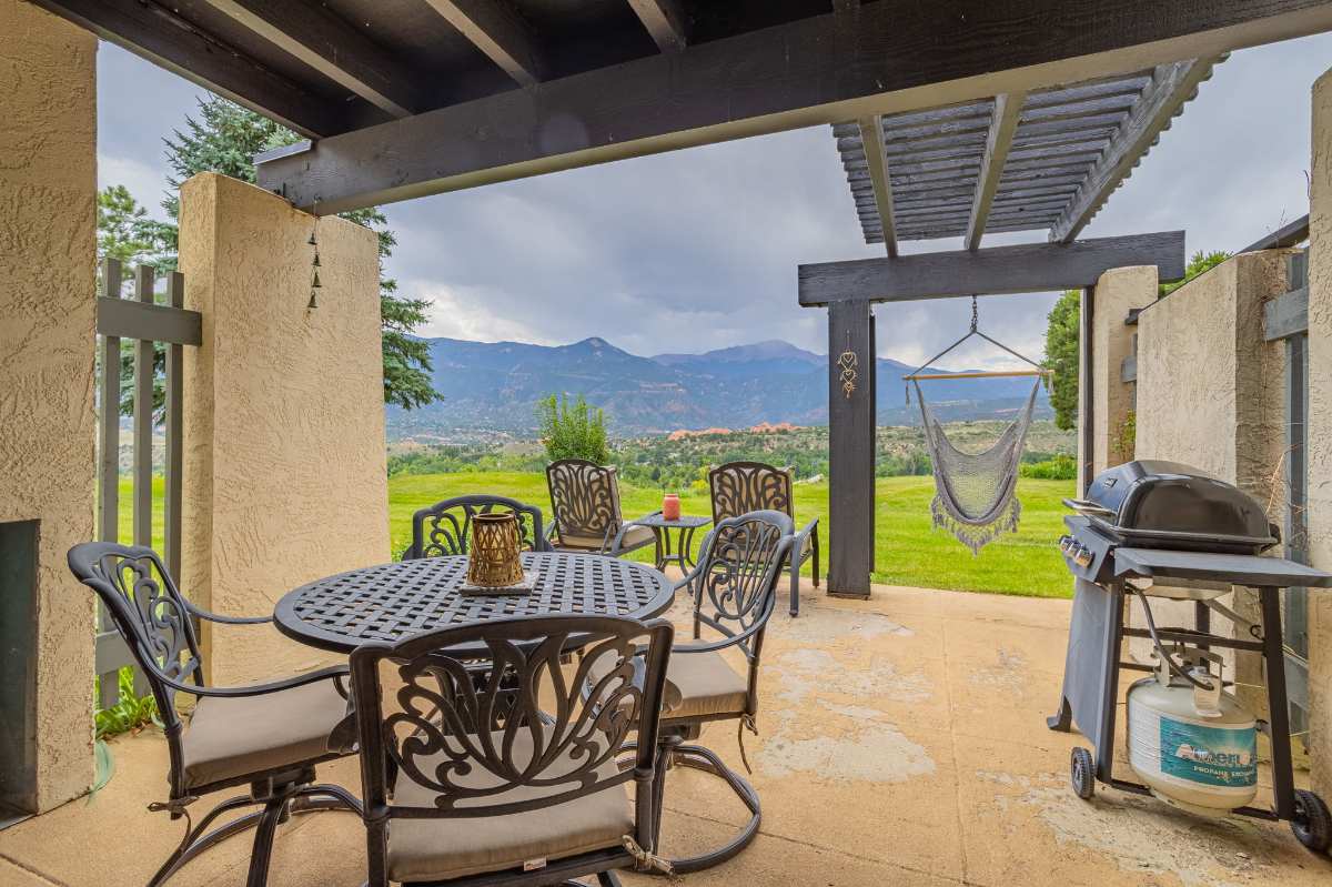 Centrally Located with Views - Private Room/Bath - Photo 10