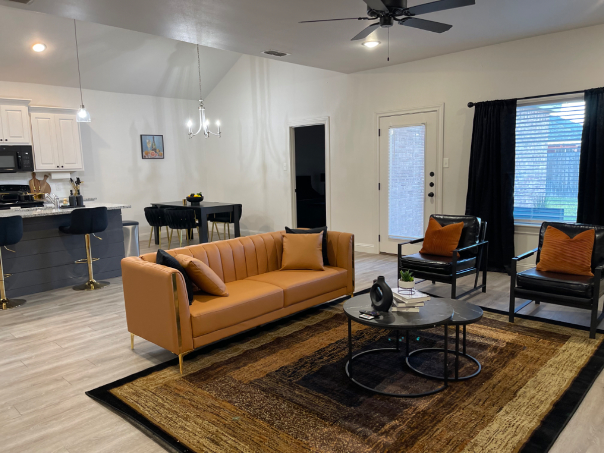 Spacious 3-Bed/2-Bath Furnished Home with Fenced Backyard & Garage in Lubbock - Photo 4