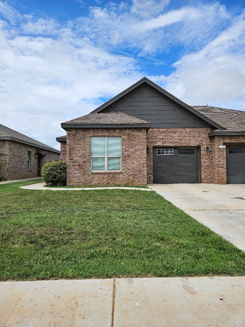 Spacious 3-Bed/2-Bath Furnished Home with Fenced Backyard & Garage in Lubbock - Photo 8