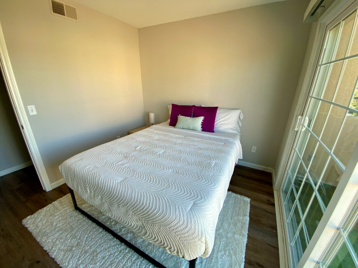 Serene Bedroom in a Condo with Modern Luxuries and Prime Location in Gated LA Community - Photo 4