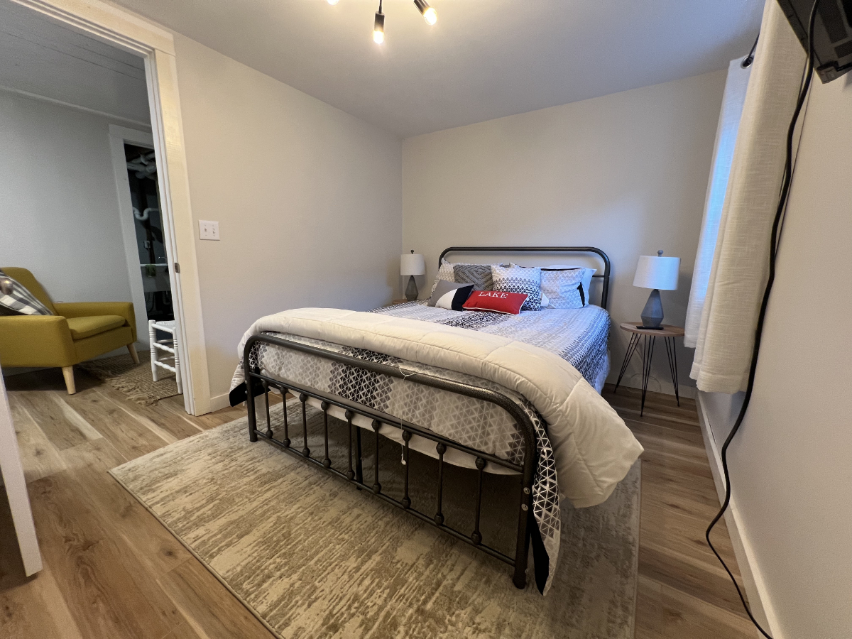Cozy Lake Front Rental - Photo 12