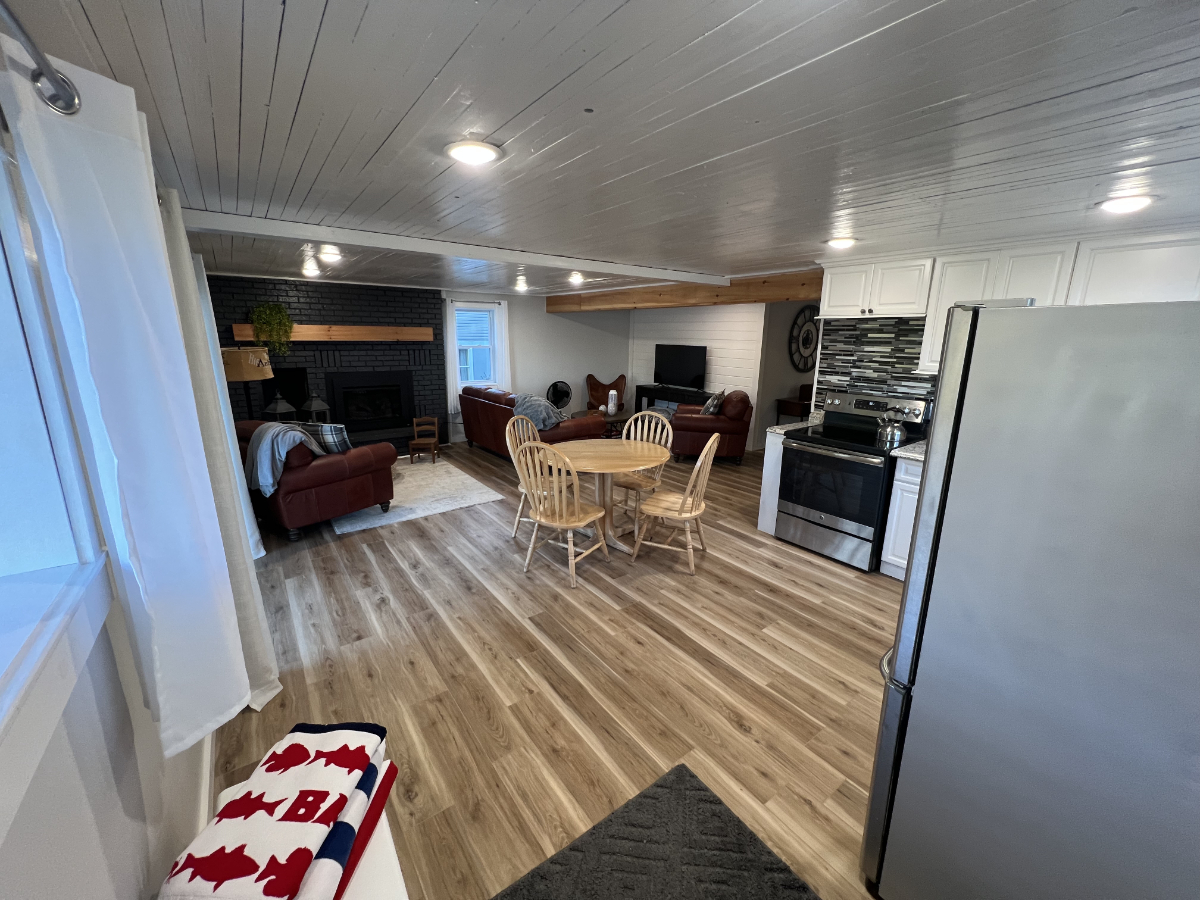 Cozy Lake Front Rental - Photo 8