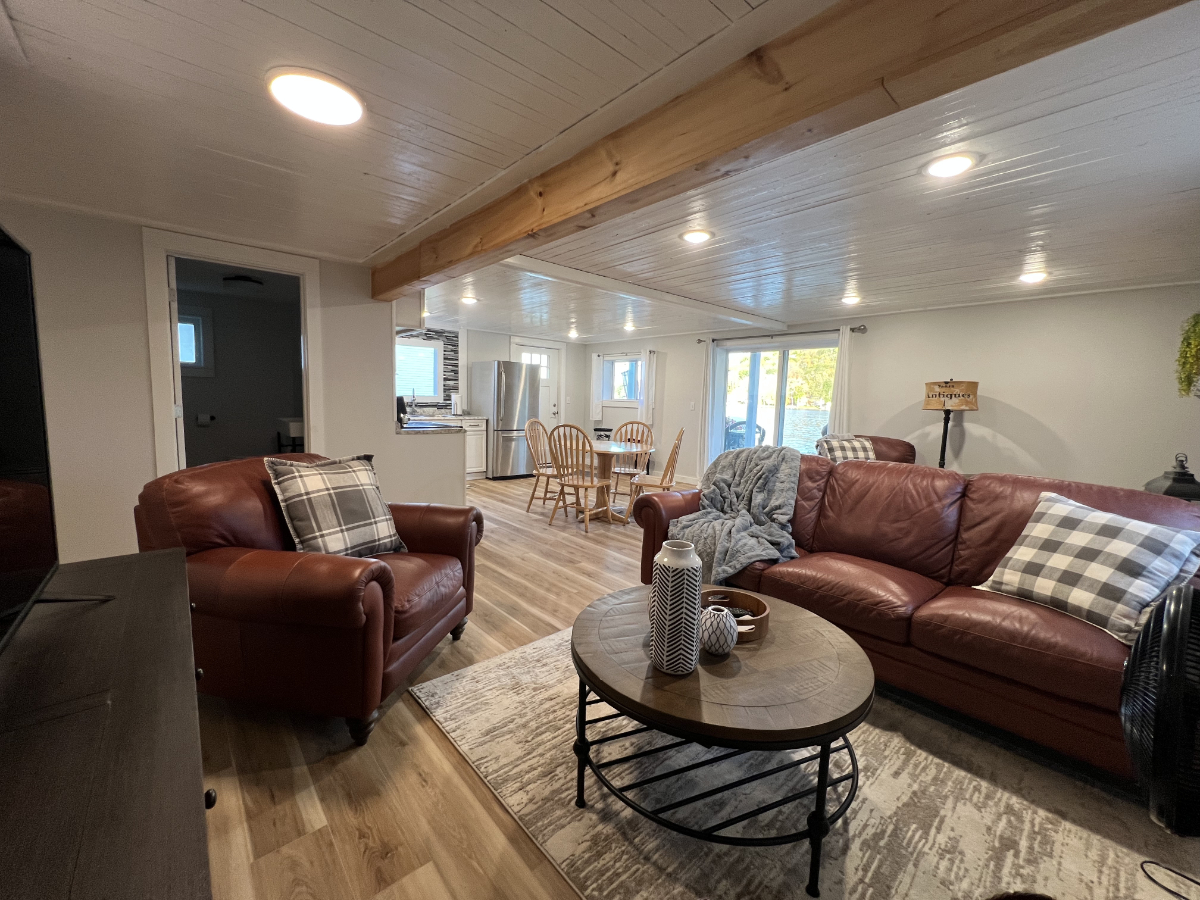 Cozy Lake Front Rental - Photo 5