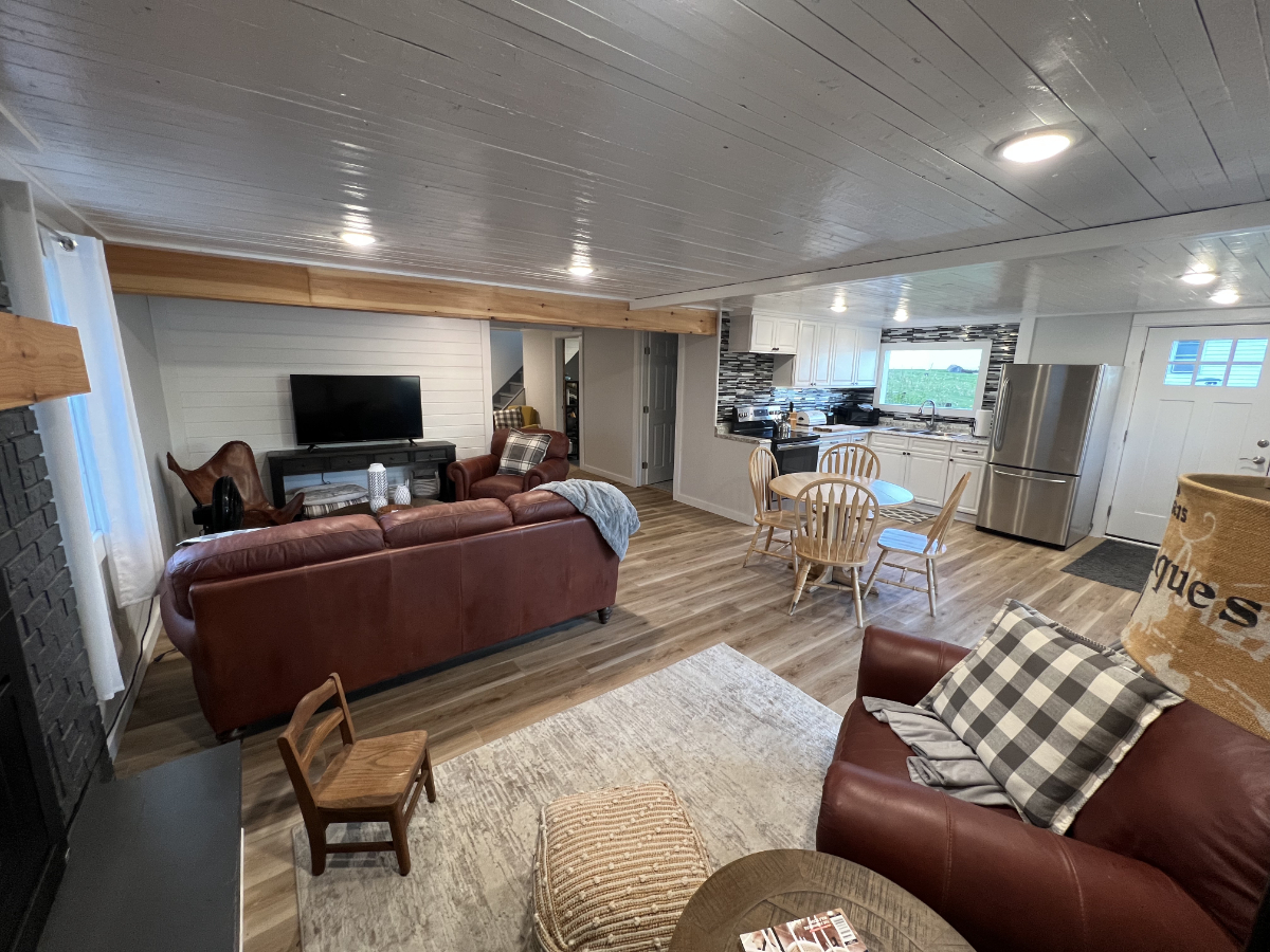 Cozy Lake Front Rental - Photo 6